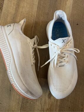 Flux Adapt Runner Barefoot Shoes | White Gum
